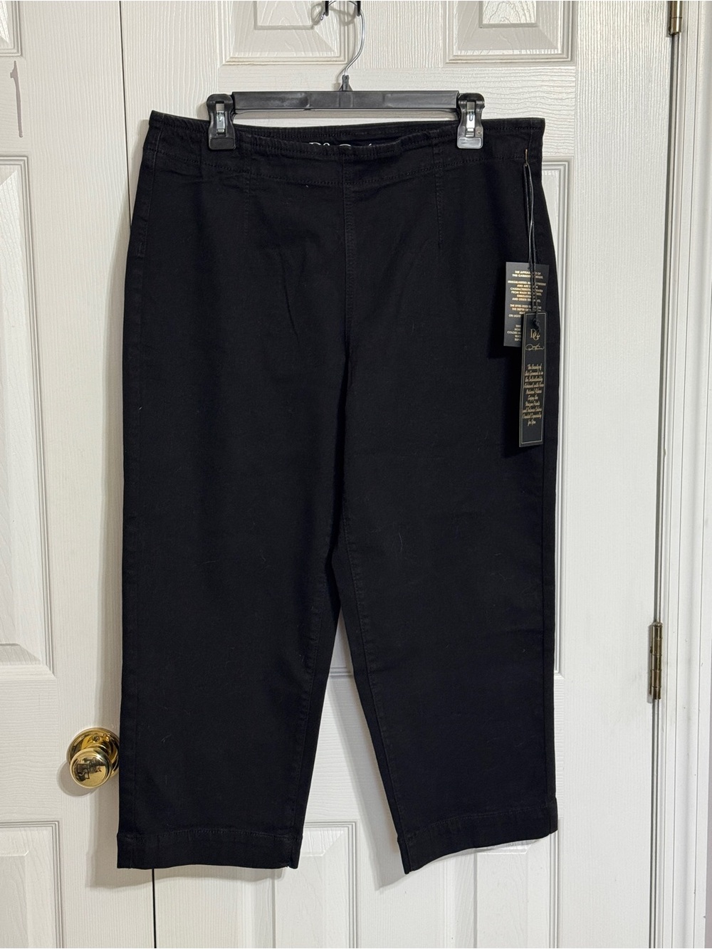 DG2 by Diane Gilman Black Pull-On Capri
